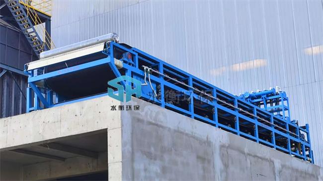 石家莊大型真空帶式過濾機(jī)安裝現(xiàn)場